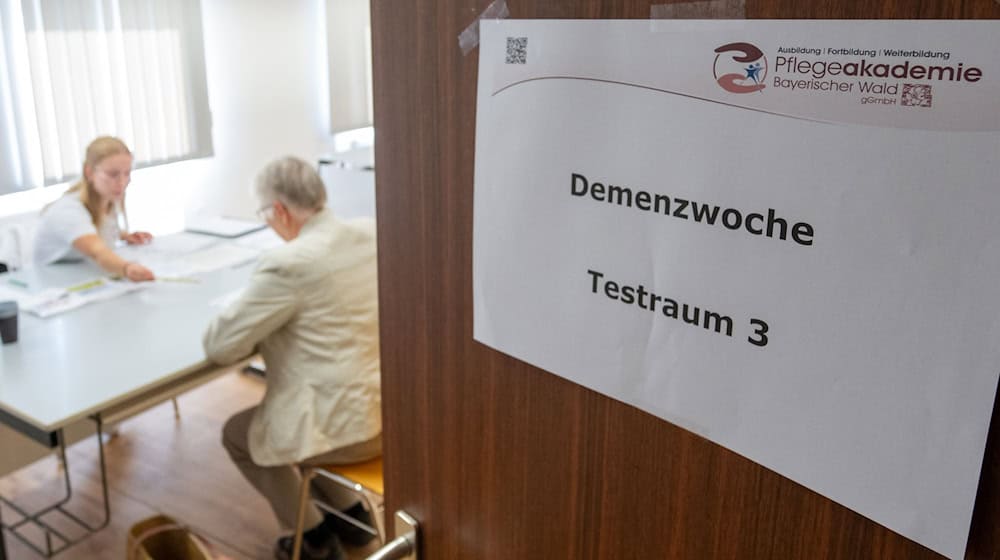 270.000 Menschen in Bayern leben mit Demenz. (Symbolbild) / Foto: Armin Weigel/dpa