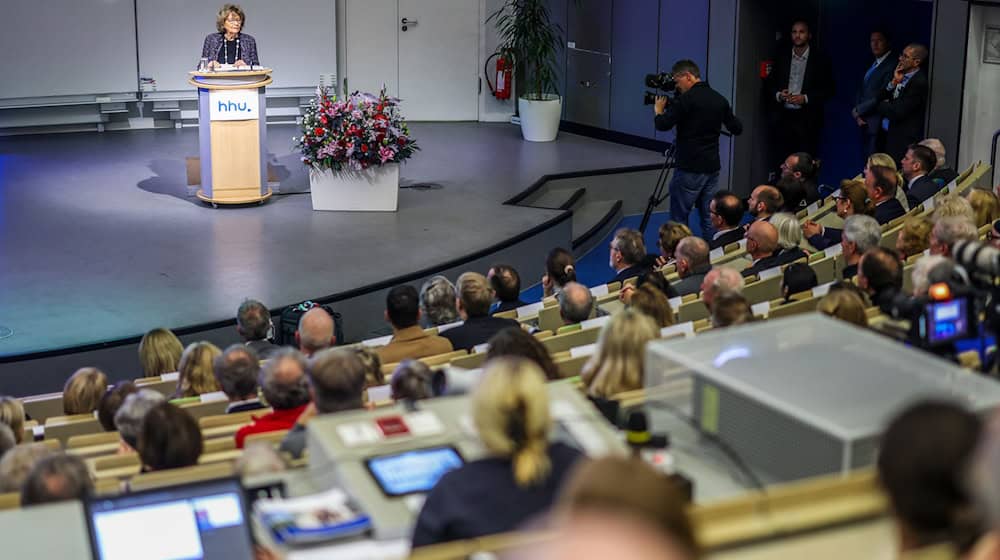 Mit ihrer Vorlesung knüpfte Knobloch an ihre Biografie an.  / Foto: Christoph Reichwein/dpa