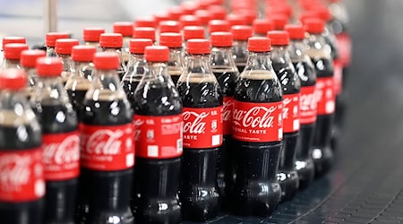 Coca-Cola schließt in Deutschland fünf Standorte. / Foto: Uli Deck/dpa