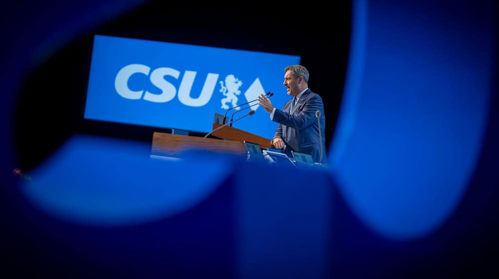 Die CSU wird 2025 den Jahresbeitrag für ihre Mitglieder um 10 Euro erhöhen. / Foto: Peter Kneffel/dpa