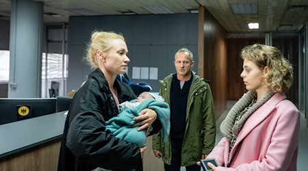 Wegen des Ukraine-Krieges bleibt das Baby für Niclas und Judith länger bei Leihmutter Oksana als geplant. / Foto: Alexander Fischerkoesen/ZDF/dpa