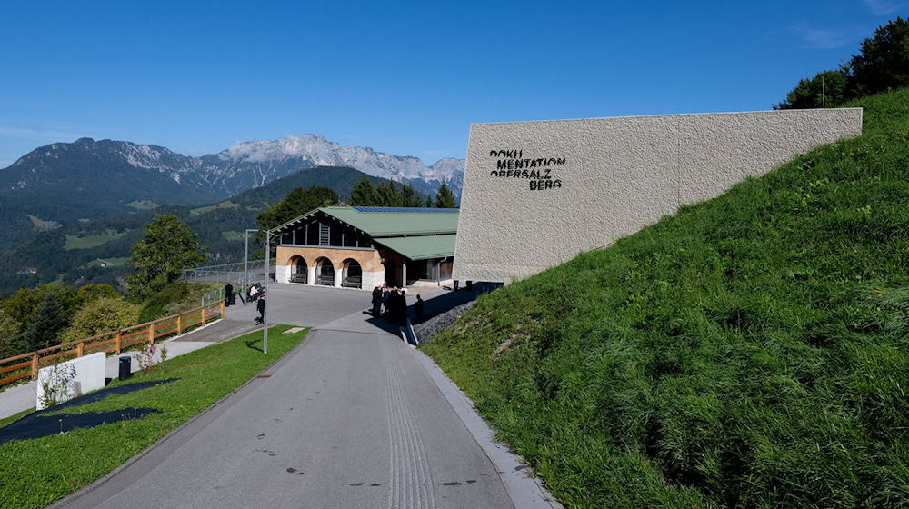 In grandioser Berglandschaft plante Hitler wenige Minuten Fußmarsch von der Ausstellung entfernt Krieg und Vernichtung. (Archivbild)   / Foto: Sven Hoppe/dpa