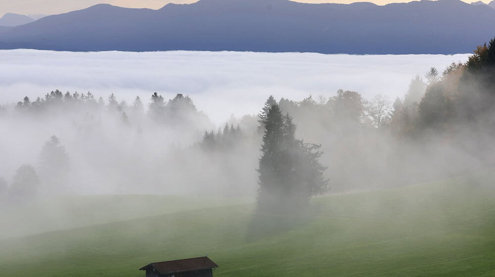 Der Deutsche Wetterdienst prognostiziert Nebel und schlechte Sicht, aber Sonne in den Bergen. (Symbolbild) / Foto: Karl-Josef Hildenbrand/dpa