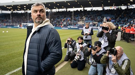 Thomas Reis im Ruhrstadion: Der frühere Bochum- und Schalke-Coach traut dem VfL eine Überraschung gegen die Bayern zu. / Foto: Bernd Thissen/dpa