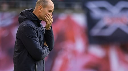 Trainer Jess Thorup braucht mit dem FC Augsburg dringend ein Erfolgserlebnis. / Foto: Jan Woitas/dpa