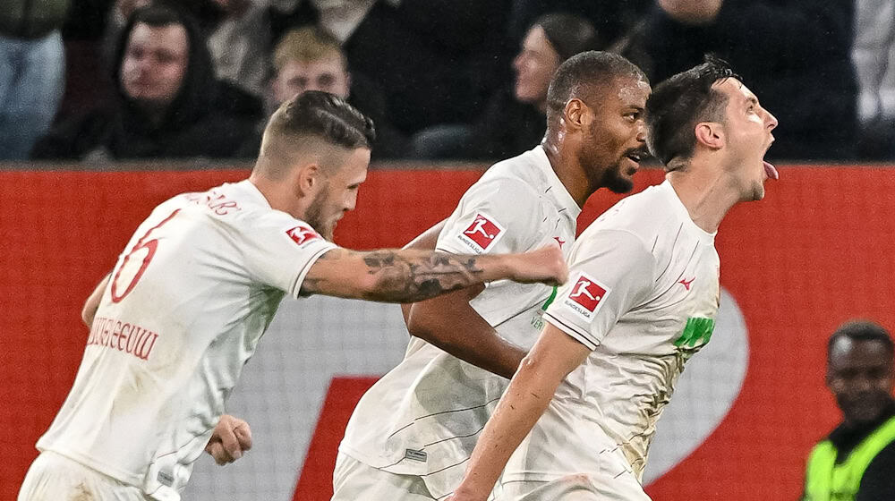 Augsburgs Keven Schlotterbeck bejubelt sein Tor zum 1:0. / Foto: Harry Langer/dpa