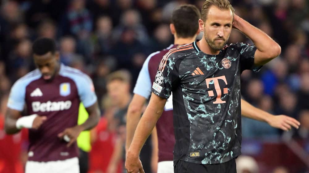 Verlor mit den Bayern am Mittwoch bei Aston Villa: Stürmerstar Harry Kane. / Foto: Peter Kneffel/dpa