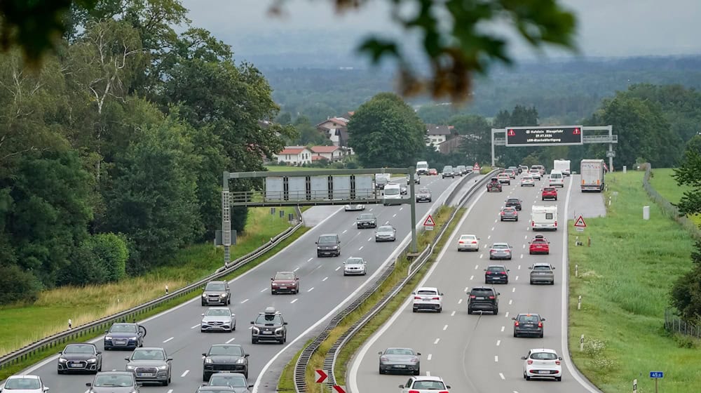 Mit Beginn der Herbstferien in Bayern und Baden-Württemberg kann es nach Einschätzung des ADAC voll auf den Autobahnen Deutschlands werden. (Archivfoto) / Foto: Uwe Lein/dpa