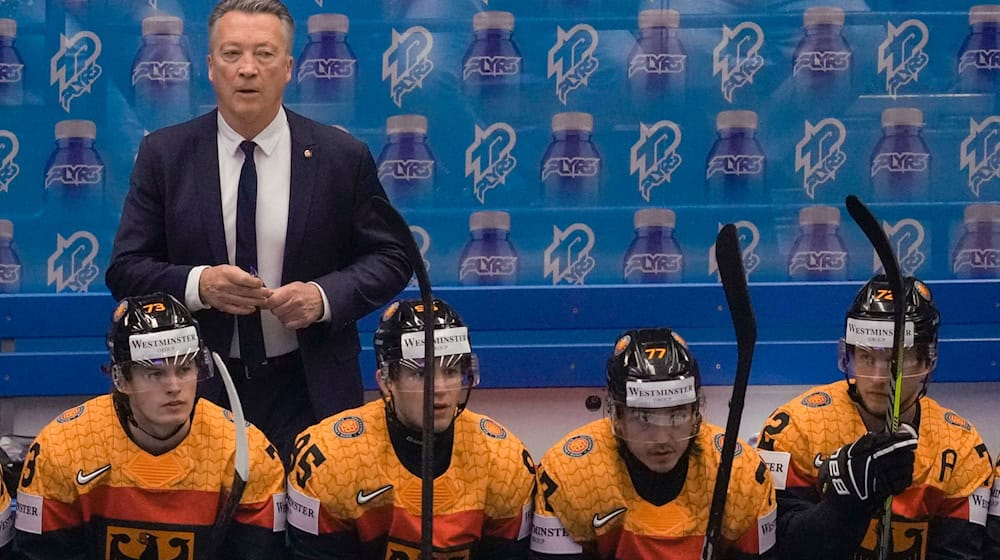 Bundestrainer Harold Kreis verzichtet beim Deutschland Cup auf zahlreiche Eishockey-Profis. / Foto: Darko Vojinovic/AP/dpa