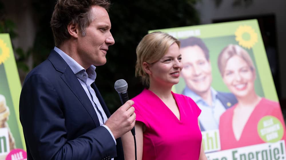 Das Grünen-Spitzenduo, Ludwig Hartmann und Katharina Schulze, waren im vergangenen Jahr während einer Wahlkampfkundgebung in Neu-Ulm mit einem Stein beworfen worden. (Archivfoto) / Foto: Sven Hoppe/dpa