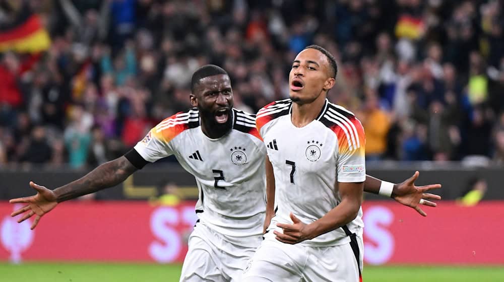 Debütant Jamie Leweling (r) war Torschütze und Matchwinner für das DFB-Team gegen die Niederlande.   / Foto: Sven Hoppe/dpa