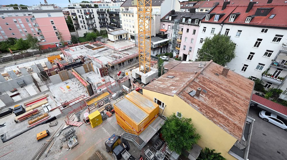 Weil wenig gebaut wird, erwartet der IVD keine Entspannung auf dem Mietmarkt. (Archivbild) / Foto: Soeren Stache/dpa