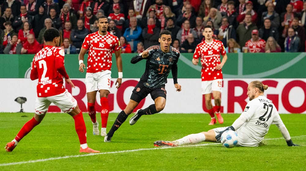 Der FC Bayern München hat mit einem klaren Sieg bei Mainz 05 das Pokal-Achtelfinale erreicht. / Foto: Torsten Silz/dpa