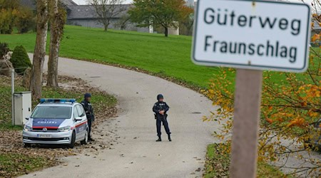 Die Suche nach dem Tatverdächtigen läuft auf Hochtouren - aber bisher ohne Ergebnis. / Foto: Matthias Lauber/Laumat//APA/dpa