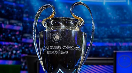 Diesen Pokal wollen in der Champions League alle gewinnen. / Foto: Gregorio Borgia/AP/dpa