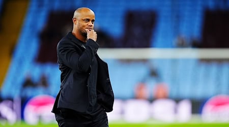 Bayern-Trainer Vincent Kompany hält an seinem Spielstil konsequent fest. / Foto: Mike Egerton/PA Wire/dpa