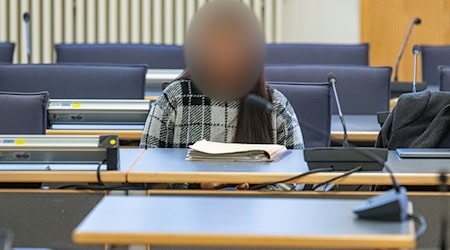 Prozess vor dem Landgericht Regensburg: Einer 37 Jahre alten Krankenschwester werden Mord und fünffacher Mordversuch vorgeworfen. Sie weist die Vorwürfe zurück. / Foto: Armin Weigel/dpa