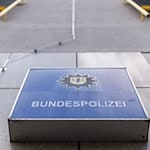 Viel los am Sonntag: In Bayern nimmt die Bundespolizei drei mutmaßliche Schleuser fest. (Symbolbild) / Foto: Daniel Karmann/dpa