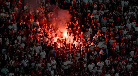 Am Rande des Spiels Dänemark gegen Serbien (Foto aus dem Stadion) kam es auf dem Münchner Marienplatz zu Ausschreitungen. / Foto: Peter Kneffel/dpa