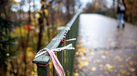 Der Tatort: Eine Fußgängerbrücke beim Englischen Garten / Foto: Matthias Balk/dpa