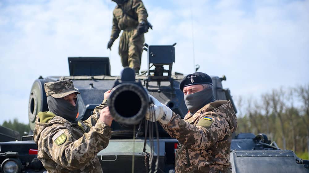 Soll vor Ort gewartet und repariert werden können: Leo für die Ukraine. (Archivbild) / Foto: Klaus-Dietmar Gabbert/dpa