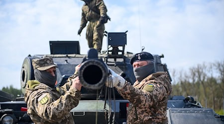 Soll vor Ort gewartet und repariert werden können: Leo für die Ukraine. (Archivbild) / Foto: Klaus-Dietmar Gabbert/dpa