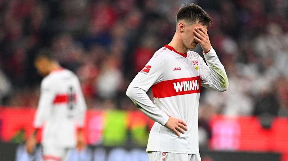 Stuttgarts Nationalspieler Angelo Stiller ist nach der Niederlage in München bedient. / Foto: Tom Weller/dpa