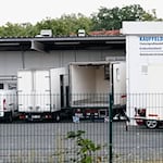 Zwei Tierärztinnen stehen im Zusammenhang mit dem Skandal um den Schlachthof Aschaffenburg vor Gericht. / Foto: Heiko Becker/dpa