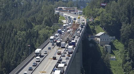 Tirol fürchtet Staus auf Nebenstraßen der Brenner-Route. (Foto Archiv) / Foto: Zeitungsfoto.At/APA/dpa