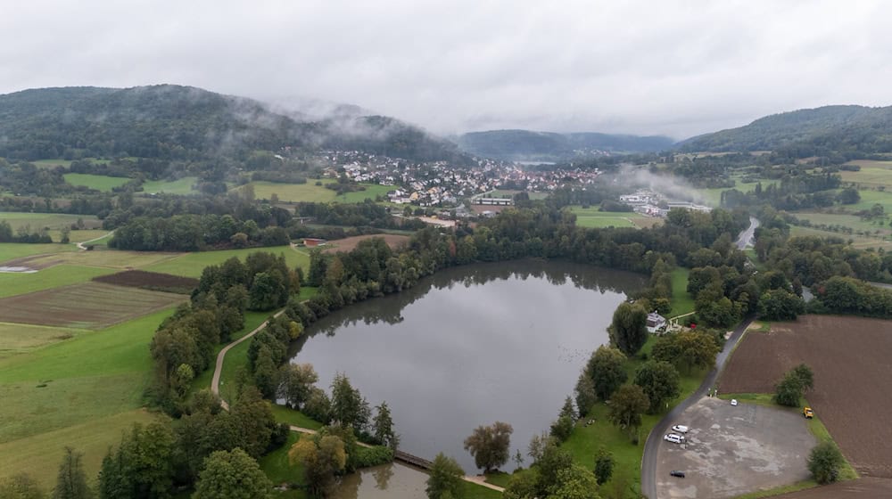 Die vermisste Frau aus Pommelsbrunn wird nun im Happurger Baggersee gesucht. / Foto: Haubner/vifogra/dpa