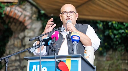 Gleich drei Adventswochenenden hintereinander hat die AfD in Bayern für ihre Listenaufstellung zur Bundestagswahl geblockt - erfahrungsgemäß gibt es bei der AfD immer einen großen Rede- und Diskussionsbedarf. (Archivbild) / Foto: Matthias Balk/dpa