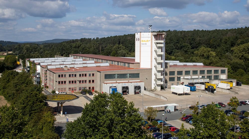 Die Baur-Gruppe will im nächsten Jahr ihren Standort BFS-Logistik im oberfränkischen Weismain nach dem Verlust des wichtigsten dortigen Kunden schließen. / Foto: -/Baur Studios/Baur-Gruppe/dpa