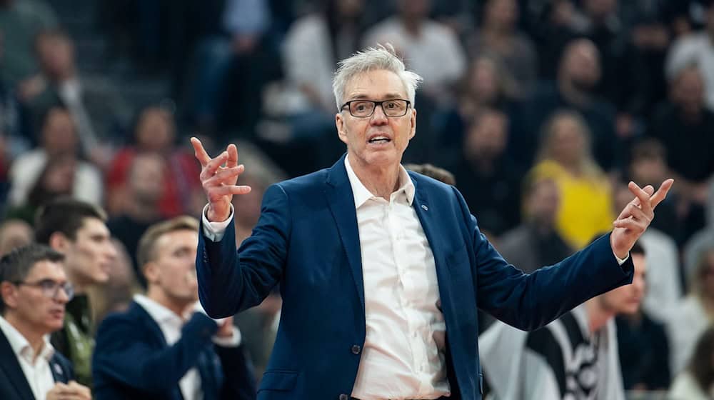 Coach Gordon Herbert fehlte den Bayern-Basketballern gegen Bonn wegen einer Erkrankung. / Foto: Lukas Barth/dpa