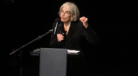 Ehrenpreis für Krimi-Autorin Donna Leon. / Foto: Felix Hörhager/dpa