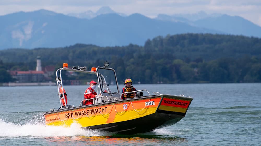 Die Wasserwacht wird am Sonntag zu einem Einsatz am Starnberger See gerufen. (Symbolbild) / Foto: Sven Hoppe/dpa