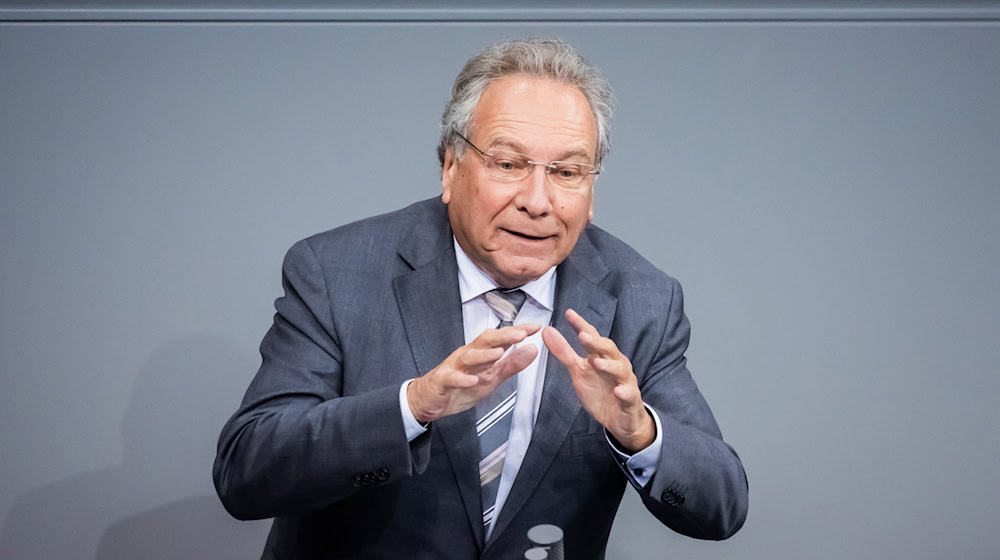 Klaus Ernst will sich in einer Doppelspitze mit Irmgard Freihoffer um den Vorsitz des BSW-Landesverbandes in Bayern bewerben. (Archivbild) / Foto: Christoph Soeder/dpa