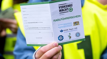 Der neue Radführerschein soll Schülerinnen und Schüler über die gesamte Grundschulzeit hinweg begleiten.  / Foto: Sven Hoppe/dpa