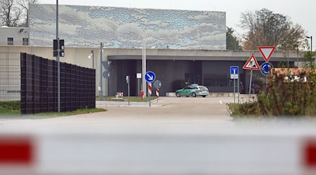 Die Ermittlungen gegen Bedienstete der JVA Gablingen weiten sich aus. / Foto: Karl-Josef Hildenbrand/dpa