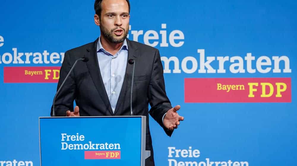 Bayerns FDP-Chef Hagen gibt Scholz die Schuld am Scheitern der Ampel. (Archivbild) / Foto: Daniel Karmann/dpa