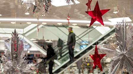 Das Weihnachtsgeschäft im stationären Handel stagniert.  / Foto: Stefan Puchner/dpa