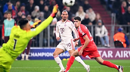 Kehrt er in die Startelf zurück? Gegen Benfica war Leroy Sané (m) stark. / Foto: Sven Hoppe/dpa