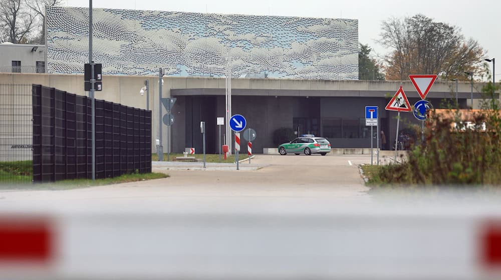 Seit Wochen gibt es Vorwürfe gegen Mitarbeiter im bayerischen Justizvollzug. Die Zahl der Beschuldigten stieg nun auf 17. (Symbolbild) / Foto: Karl-Josef Hildenbrand/dpa