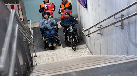  Ein Betroffener berichtete, dass es oft eine Glücksfrage sei, ob der Aufzug gehe. Man fühle sich diskriminiert. / Foto: Sven Hoppe/dpa