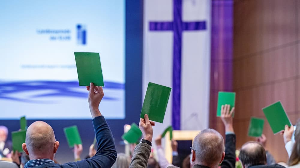 Bei der Landessynode der Evangelisch-Lutherischen Kirche in Bayern wird über mehrere Themenvorlagen abgestimmt. / Foto: Armin Weigel/dpa