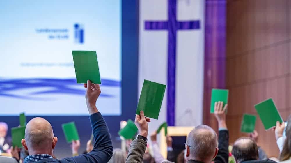 Bei der Landessynode der Evangelisch-Lutherischen Kirche in Bayern wurde über mehrere Themenvorlagen abgestimmt. / Foto: Armin Weigel/dpa