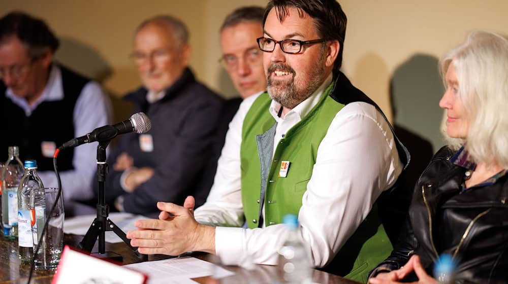 André Hartmann, künstlerischer Leiter, spricht auf einer Pressekonferenz. Nach turbulenten Zeiten steht bei der Münchner Lach- und Schießgesellschaft der Neuanfang an.  / Foto: Matthias Balk/dpa