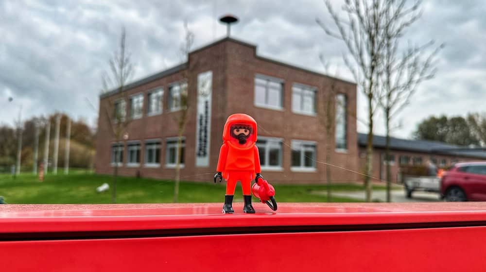 Nach der Lösung des Playmobil-Rätsels in Wildeshausen will der Hersteller wie versprochen Spielfiguren-Pakete an Kindergärten und Kindertagesstätten schicken. / Foto: -/Kreisfeuerwehr Oldenburg/dpa