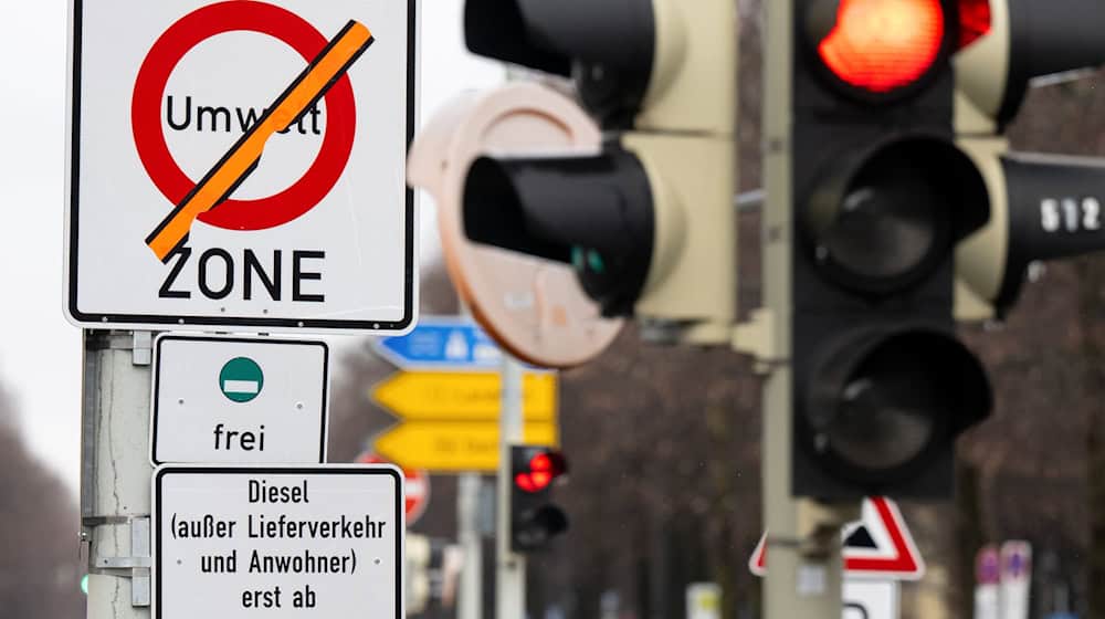 Der Stadtrat muss entscheiden, ob und wie das Diesel-Fahrverbot verschärft wird. / Foto: Sven Hoppe/dpa