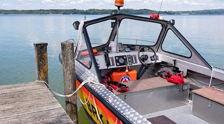 Einsatz für die Wasserwacht am Starnberger See: Zwei Tauchende machen aus Luftnot einen Notaufstieg. (Archivbild) / Foto: Sven Hoppe/dpa