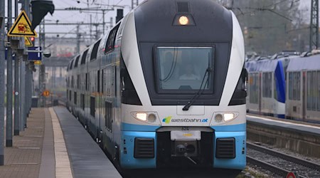 Ein Zug der Westbahn fährt während einer Pressefahrt in den Hauptbahnhof ein. Die Westbahn will zweimal täglich ab München weiter Richtung Stuttgart und retour nach Wien mit Halt in Augsburg, Günzburg und Ulm fahren. / Foto: Karl-Josef Hildenbrand/dpa